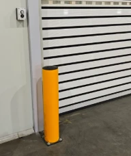 Bornes de sécurité en plastique pour portes d'entrepôt, colonnes de bâtiment et protection contre les chocs des équipements